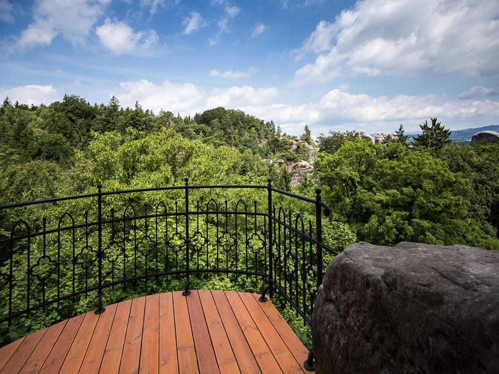 Ea Zamecky Hotel Hruba Skala Exterior photo